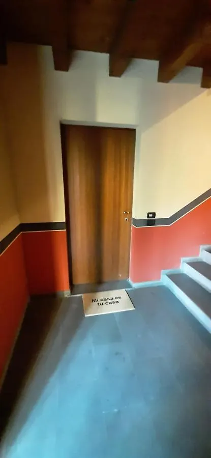 Cozy Flat + Parking Close To City Center/Airport Bérgamo 0*,  Itália
