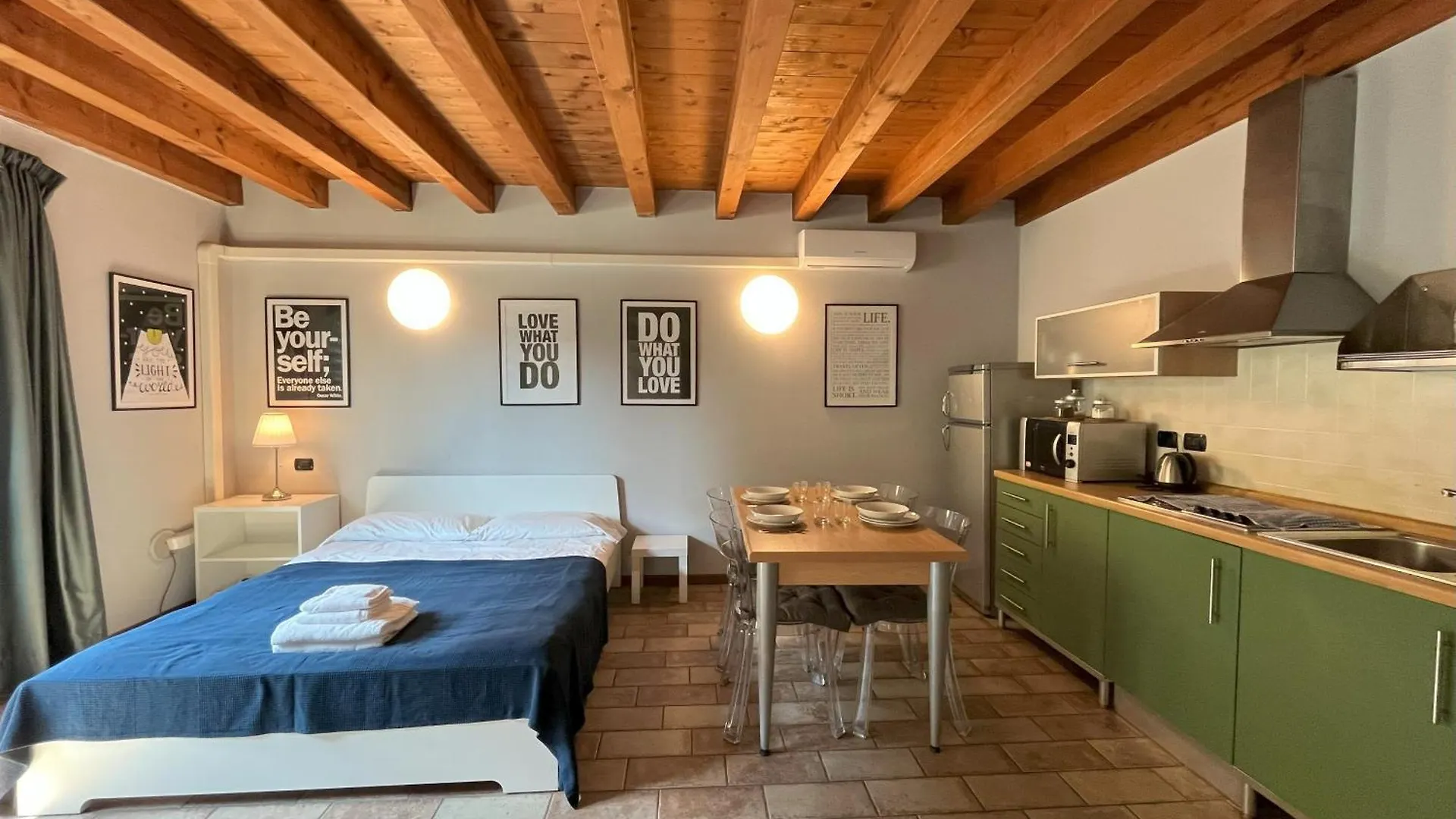 Cozy Flat + Parking Close To City Center/Airport Bérgamo 0*,  Itália